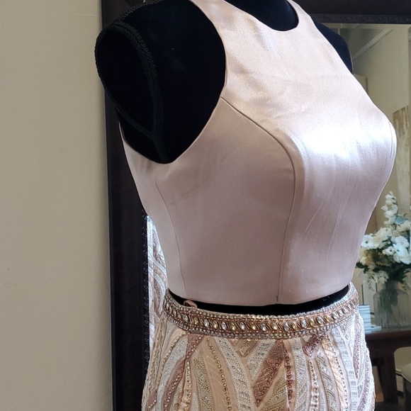SIZE 4 No Alterations two piece prom gown in blush - Picture 8 of 13